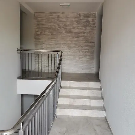 Lea & Parking U Garazi דירה