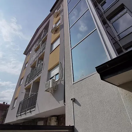 Lea & Parking U Garazi Sokobanja